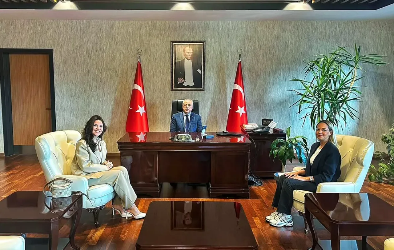 Mehtap Aras ve Nazlı Haydaroğlu Çekmeköy Kaymakamı'nı Ziyaret Etti Mehtap Aras ve Nazlı Haydaroğlu Çekmeköy Kaymakamı'nı Ziyaret Etti