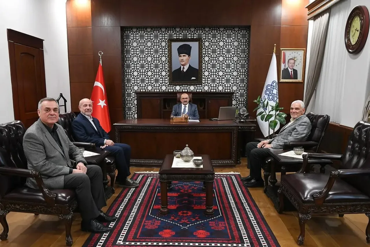 İnfak Der Balıkesir Şubesi Vali İsmail Ustaoğlu'nu Ziyaret Etti İnfak Der Balıkesir Şubesi Vali İsmail Ustaoğlu'nu Ziyaret Etti