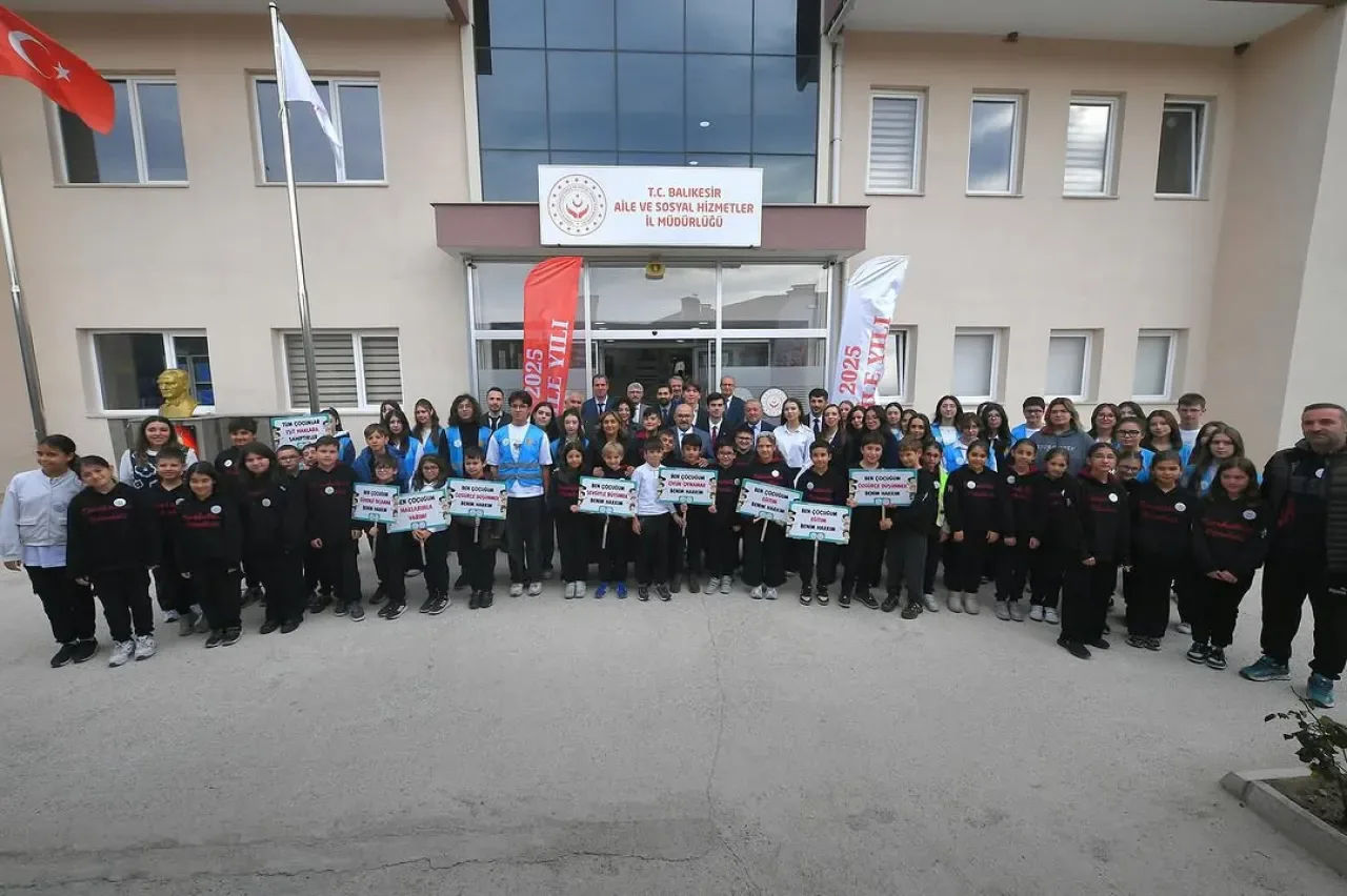 Balıkesir'de Dünya Çocuk Hakları Komite Odası Hizmete Açıldı Balıkesir'de Dünya Çocuk Hakları Komite Odası Hizmete Açıldı