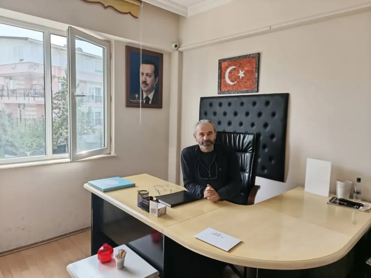 AK Parti Konyaaltı İlçe Teşkilatı Vatandaşları Çay İkramı ile Misafir Ediyor AK Parti Konyaaltı İlçe Teşkilatı Vatandaşları Çay İkramı ile Misafir Ediyor