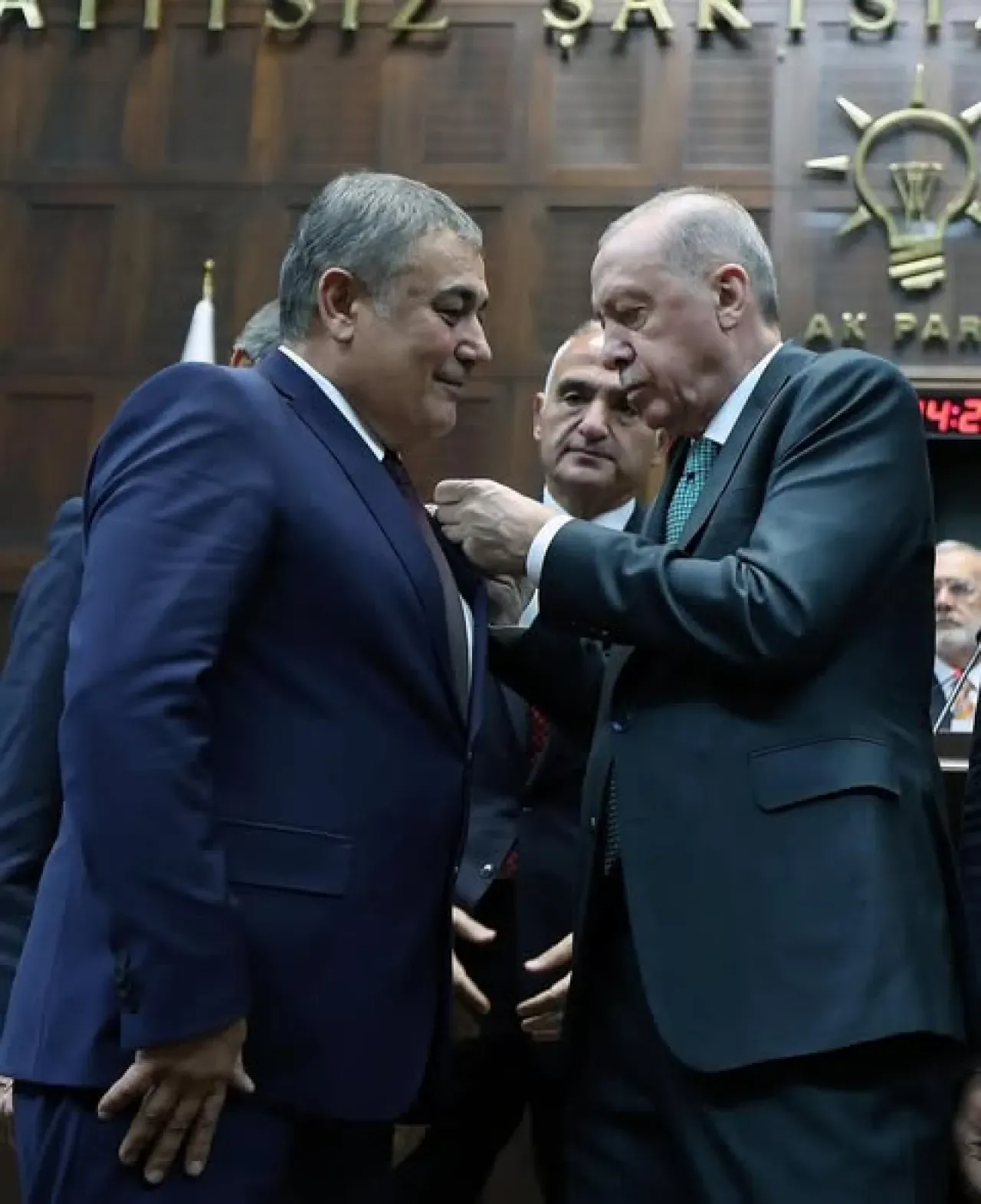 AK Parti'ye Aksu Belediye Başkanı'ndan Destek AK Parti'ye Aksu Belediye Başkanı'ndan Destek