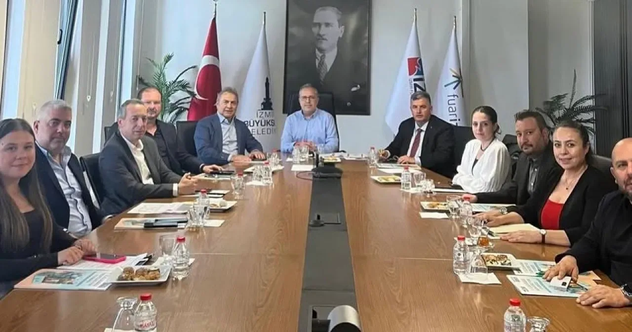 İzmir Tüketiminde Turizm Masaya Yatırıldı İzmir Tüketiminde Turizm Masaya Yatırıldı