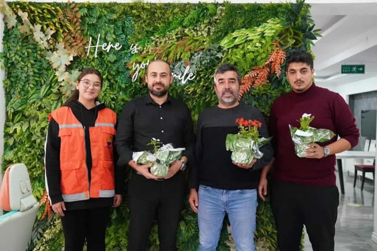 Finike'de Dünya Diş Hekimleri Günü Kutlandı Finike'de Dünya Diş Hekimleri Günü Kutlandı