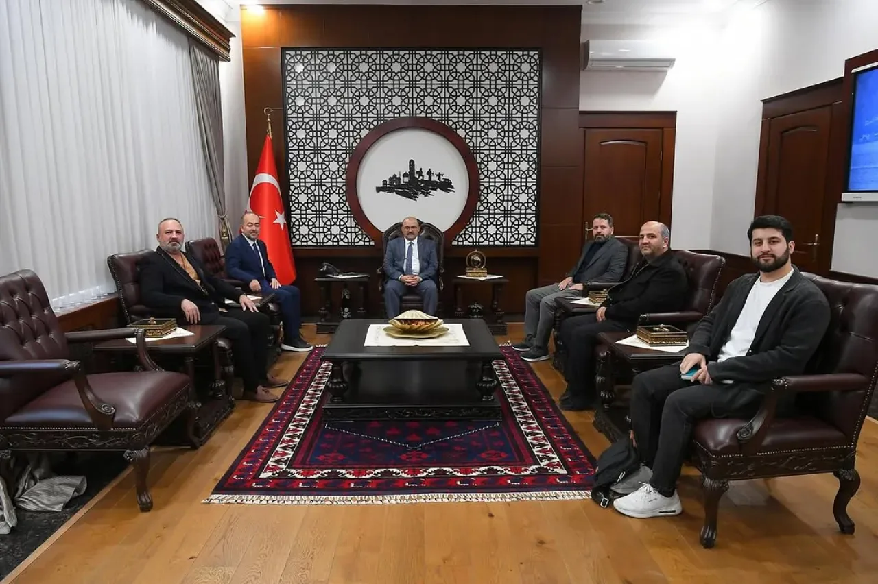 Balıkesir Büyükşehir Belediyesi Meclis Üyesi Vali Ustaoğlu'nu Ziyaret Etti Balıkesir Büyükşehir Belediyesi Meclis Üyesi Vali Ustaoğlu'nu Ziyaret Etti