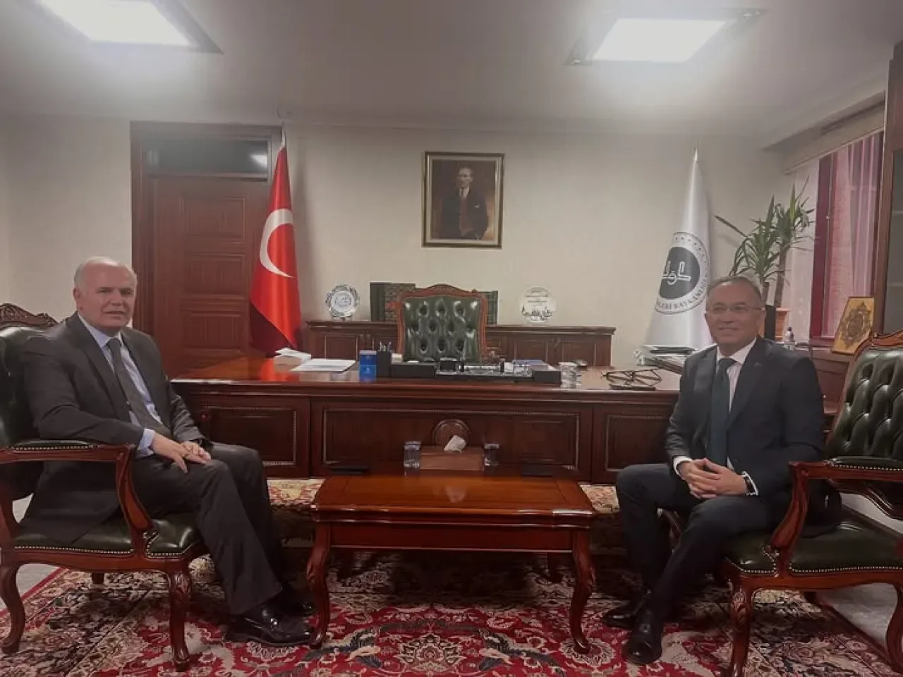 Gaziantep Valisi Çeber'den Diyanet İşleri Başkan Yardımcısı Hazırlar'a Ziyaret Gaziantep Valisi Çeber'den Diyanet İşleri Başkan Yardımcısı Hazırlar'a Ziyaret