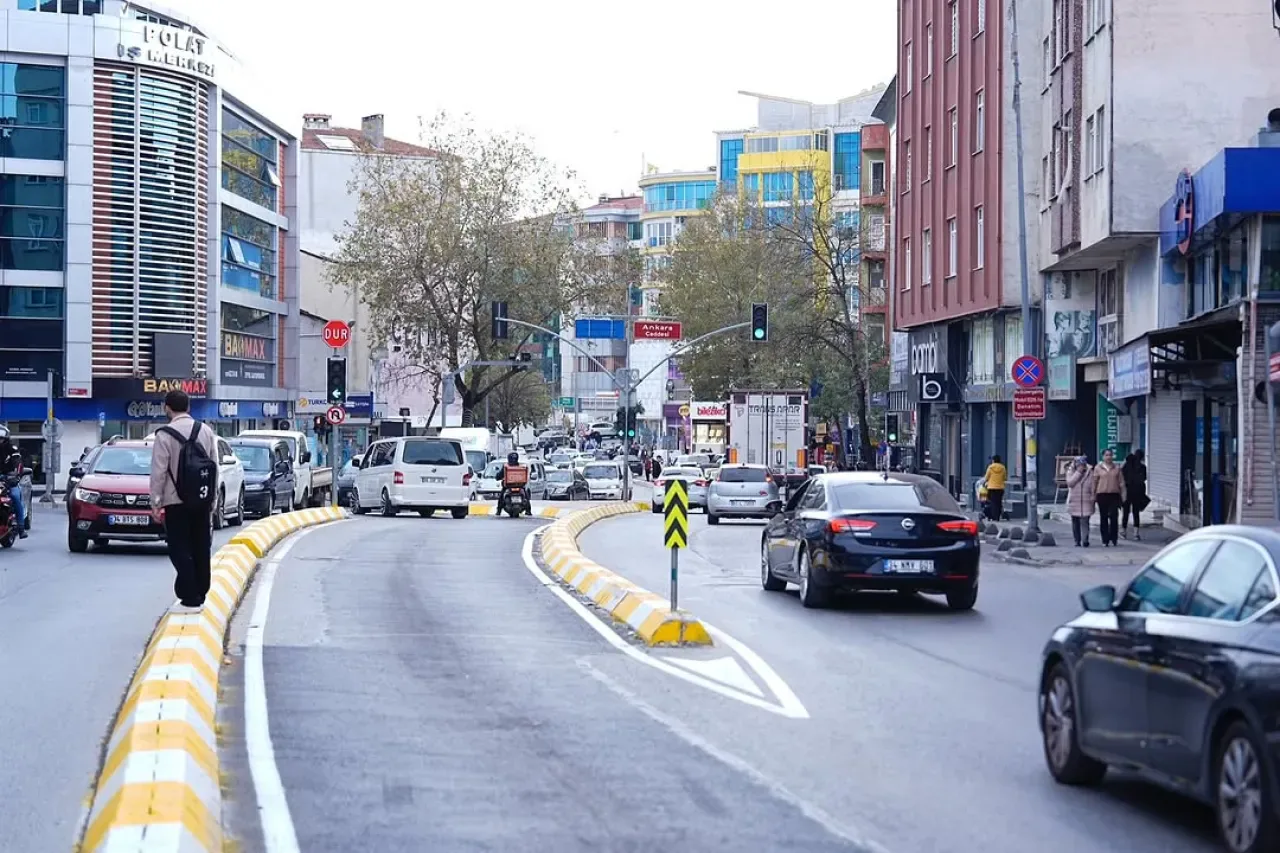 Sancaktepe'de Yol Düzenleme Çalışmaları Hız Kesmiyor Sancaktepe'de Yol Düzenleme Çalışmaları Hız Kesmiyor