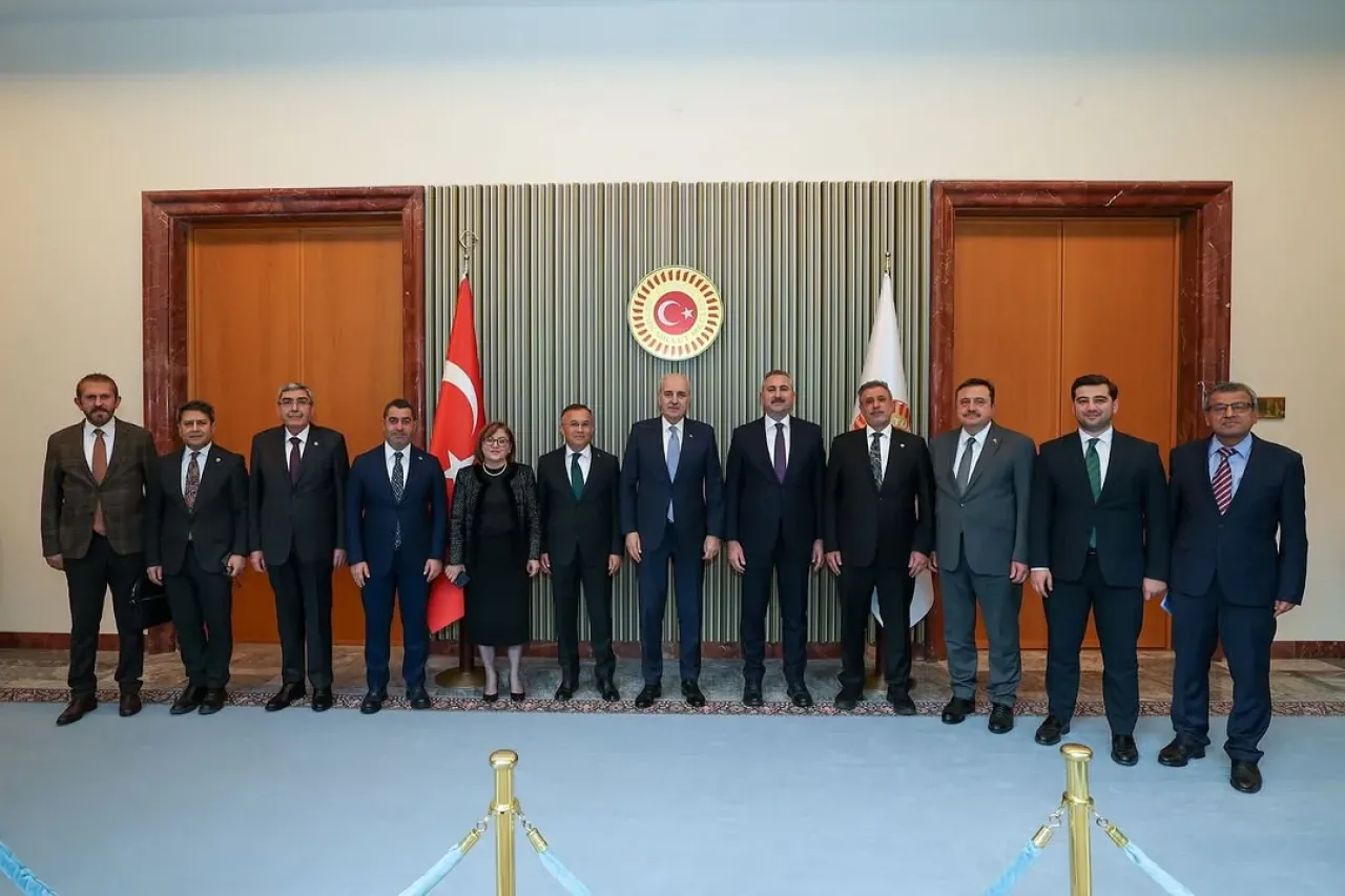 AK Parti Gaziantep Heyeti TBMM Başkanı Numan Kurtulmuş'u Ziyaret Etti AK Parti Gaziantep Heyeti TBMM Başkanı Numan Kurtulmuş'u Ziyaret Etti