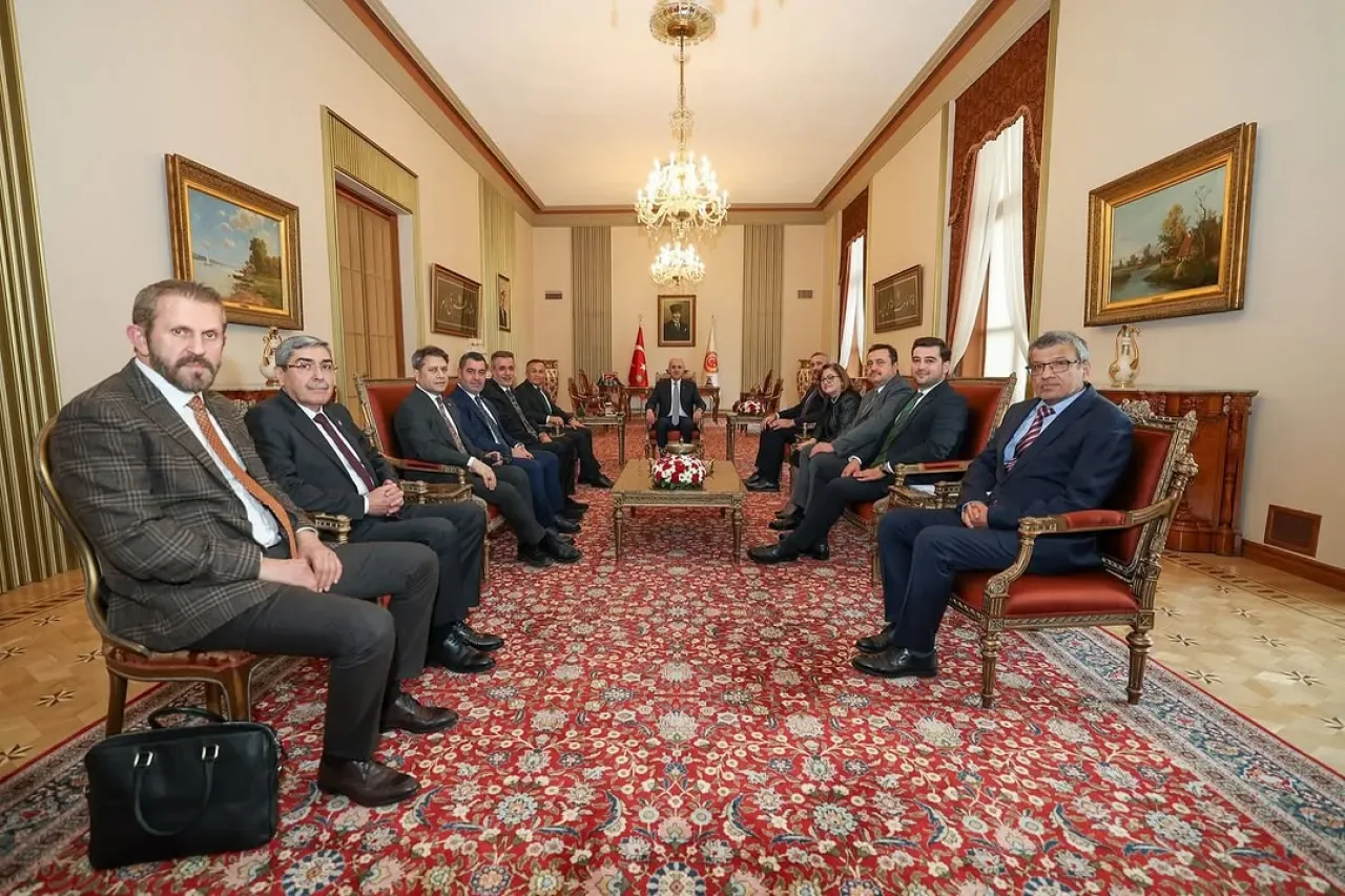 AK Partili Üst Düzey Heyetten TBMM Başkanı Numan Kurtulmuş'a Ziyaret AK Partili Üst Düzey Heyetten TBMM Başkanı Numan Kurtulmuş'a Ziyaret