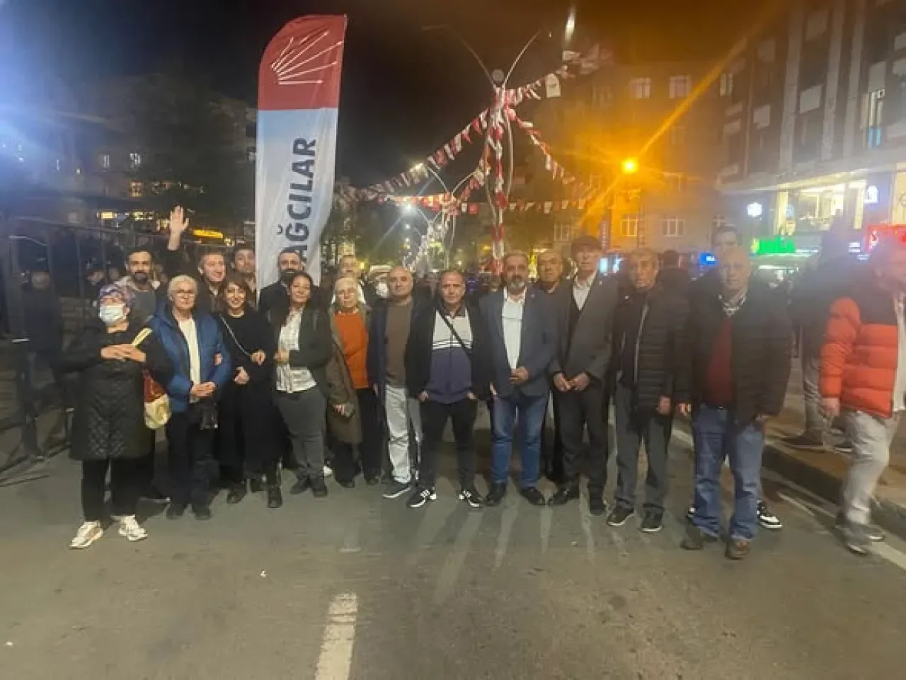 CHP'den Sultangazi'de Adalet ve Demokrasi Vurgusu: Esenyurt Belediye Başkanı Ahmet Özer'den Destek CHP'den Sultangazi'de Adalet ve Demokrasi Vurgusu: Esenyurt Belediye Başkanı Ahmet Özer'den Destek