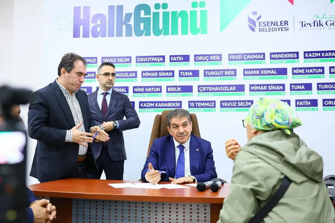 Esenler Belediyesi'nden Vatandaşlara "Halk Günü" Vurgusu Esenler Belediyesi'nden Vatandaşlara "Halk Günü" Vurgusu
