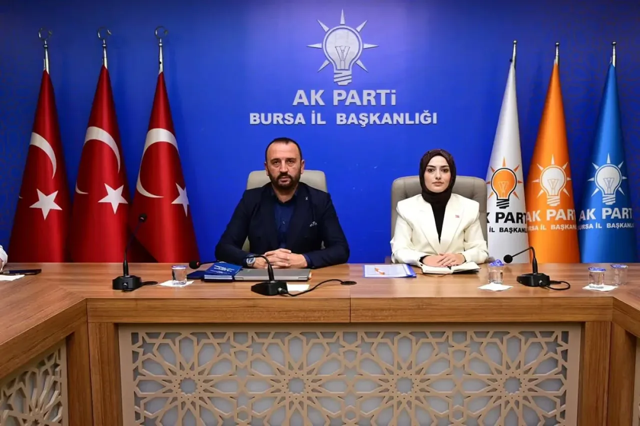 AK Parti Bursa'da Seçim Hazırlıkları İçin İlçe Başkanlarıyla İstişare Toplantısı AK Parti Bursa'da Seçim Hazırlıkları İçin İlçe Başkanlarıyla İstişare Toplantısı