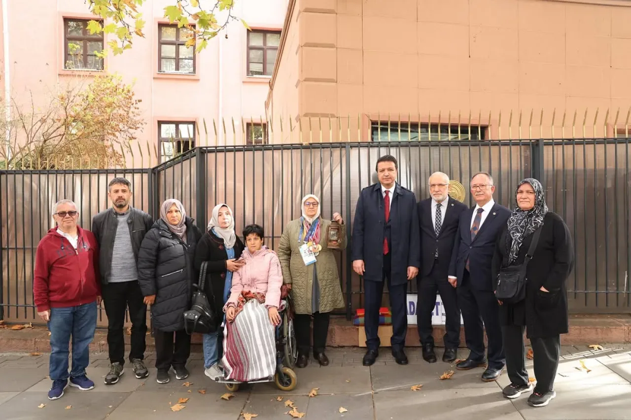 Antalya Saadet Partisi Milletvekili Kılıç, Adalet Nöbeti Tutan Aileye Destek Ziyareti Gerçekleştirdi Antalya Saadet Partisi Milletvekili Kılıç, Adalet Nöbeti Tutan Aileye Destek Ziyareti Gerçekleştirdi