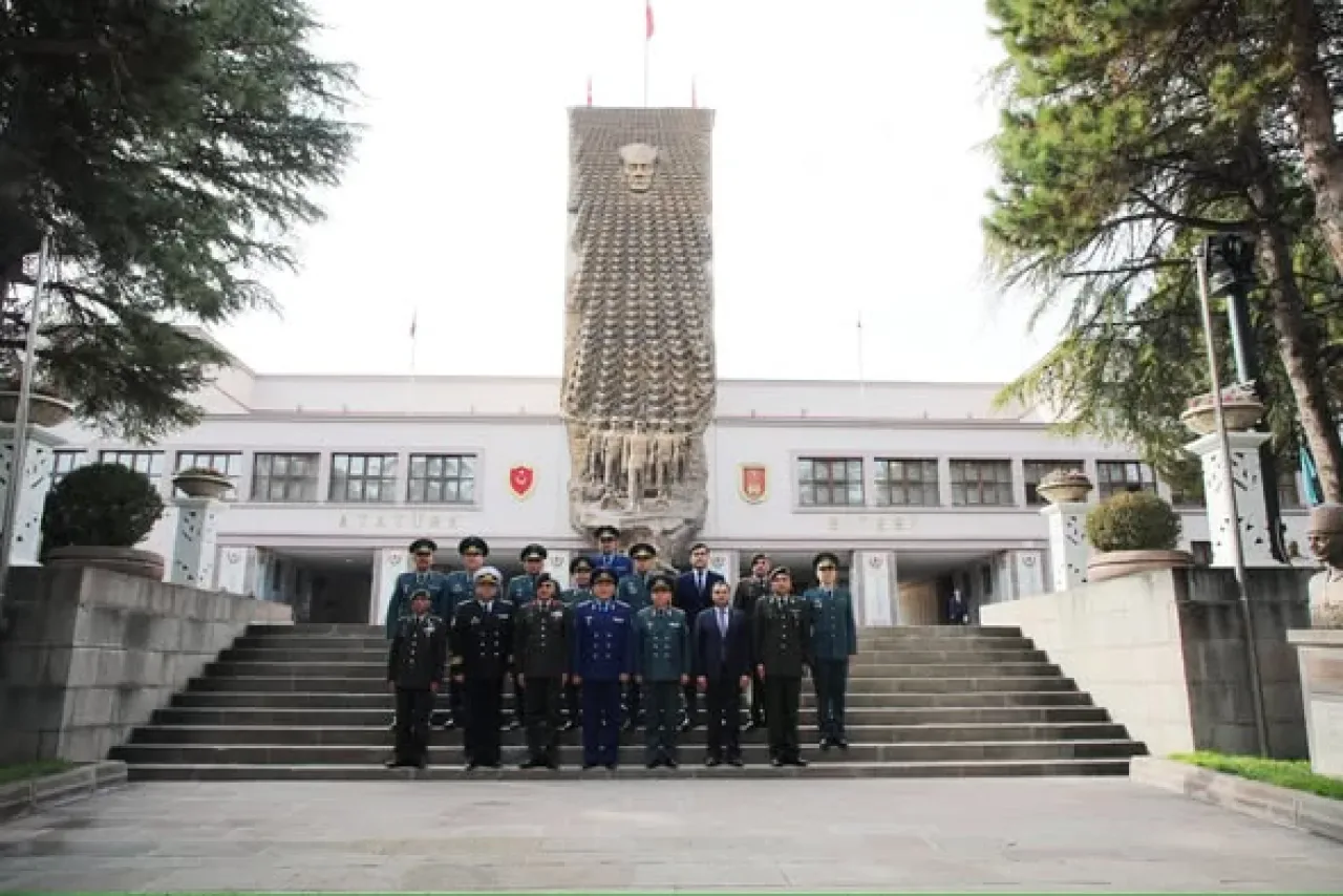 Kazakistan Savunma Bakanı Kosanov, Milli Savunma Üniversitesi'ni Ziyaret Etti Kazakistan Savunma Bakanı Kosanov, Milli Savunma Üniversitesi'ni Ziyaret Etti