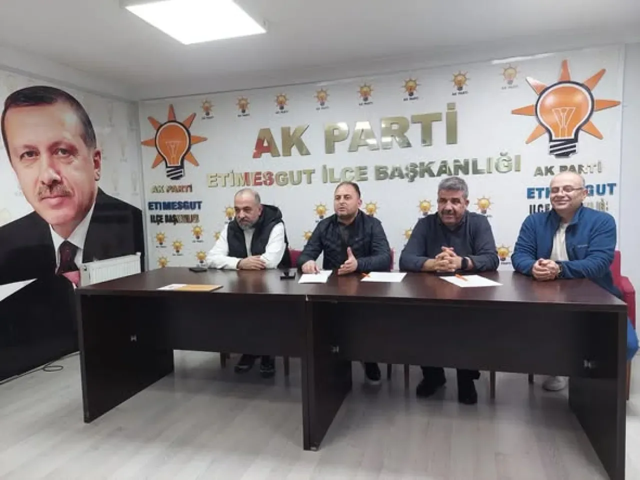 AK Parti Etimesgut'ta Kasım Ayı Mahalle Başkanları Toplantısı Gerçekleştirildi AK Parti Etimesgut'ta Kasım Ayı Mahalle Başkanları Toplantısı Gerçekleştirildi