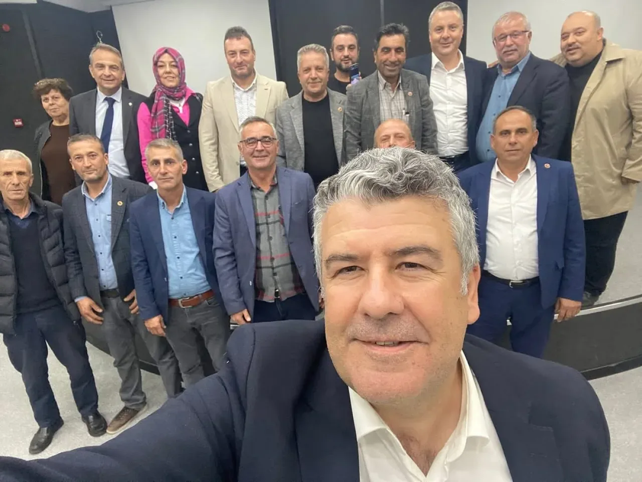 Karesi Belediyesi ve Muhtarlar Derneği'nden Hizmet İçin İş Birliği Toplantısı Karesi Belediyesi ve Muhtarlar Derneği'nden Hizmet İçin İş Birliği Toplantısı