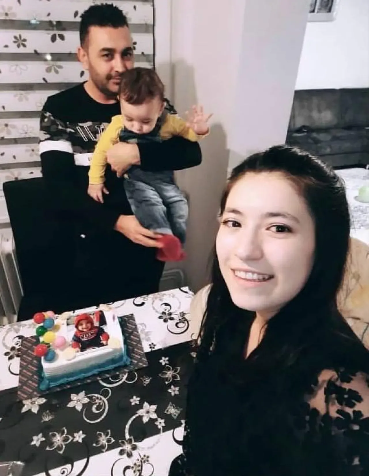 Almanya'dan Tatil İçin Geldiği İstanbul'da Zehirlenerek Hayatını Kaybeden Kadir Böcek'in Acı Doğum Günü Almanya'dan Tatil İçin Geldiği İstanbul'da Zehirlenerek Hayatını Kaybeden Kadir Böcek'in Acı Doğum Günü
