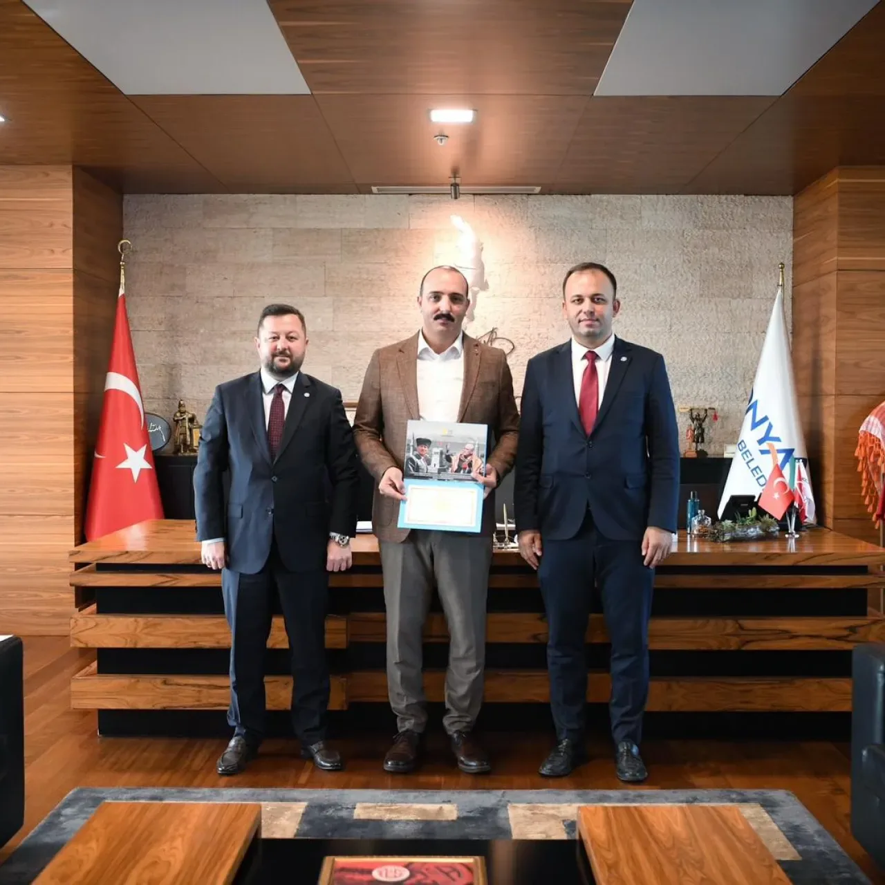 İYİ Parti Antalya İl Başkanlığı, Konyaaltı Belediye Başkanı'nı Kongreye Davet Etti İYİ Parti Antalya İl Başkanlığı, Konyaaltı Belediye Başkanı'nı Kongreye Davet Etti