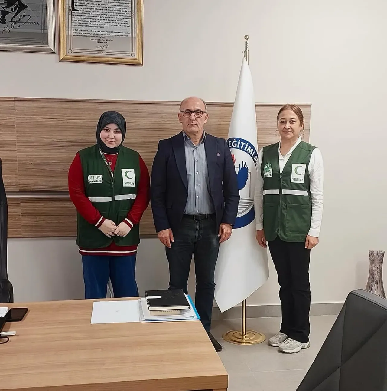 Kartal Yeşilay Kadın Komisyonu'ndan Halk Eğitim Merkezi'ne Ziyaret Kartal Yeşilay Kadın Komisyonu'ndan Halk Eğitim Merkezi'ne Ziyaret