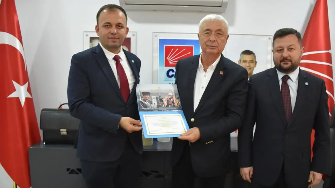 İYİ Parti Antalya'dan CHP'ye Kongre Daveti İYİ Parti Antalya'dan CHP'ye Kongre Daveti