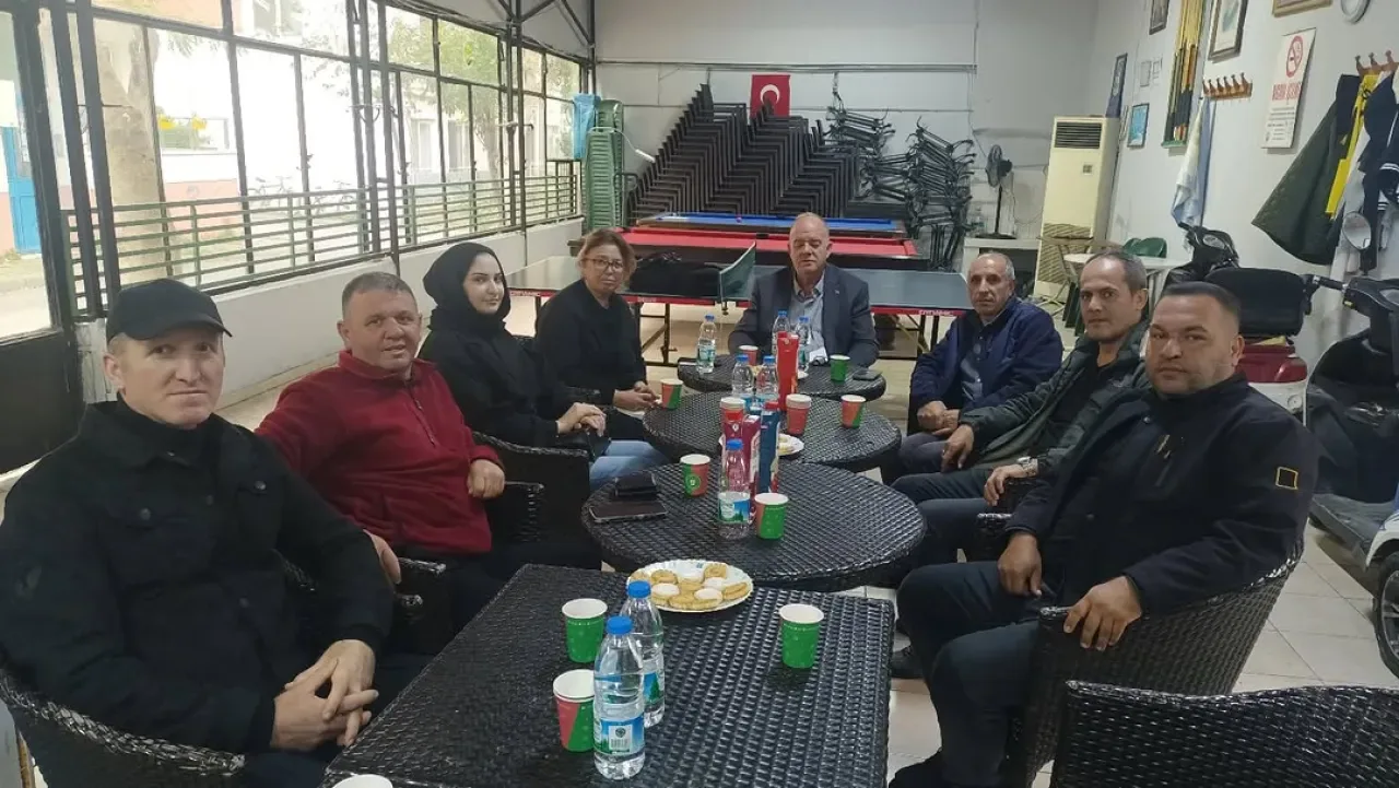 AK Parti Adalar İlçe Başkanı Sina, Kınalıada'da Mahalle Toplantısı Gerçekleştirdi AK Parti Adalar İlçe Başkanı Sina, Kınalıada'da Mahalle Toplantısı Gerçekleştirdi