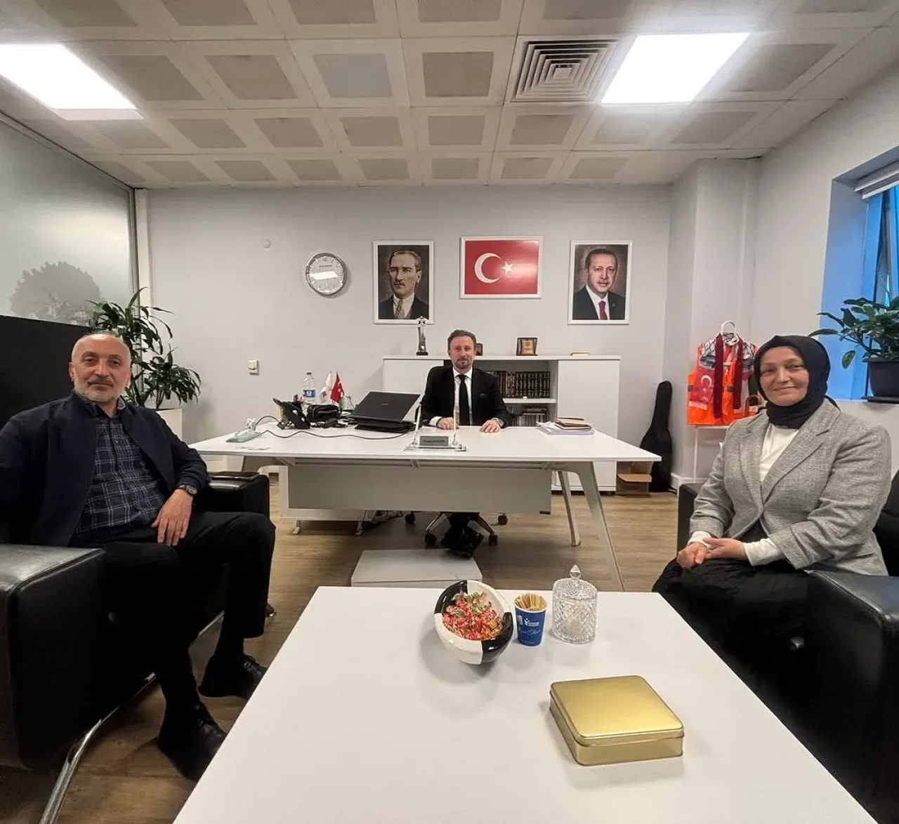 Yeşilay Esenler ile Esenler Belediyesi'nden İş Birliği Ziyareti Yeşilay Esenler ile Esenler Belediyesi'nden İş Birliği Ziyareti