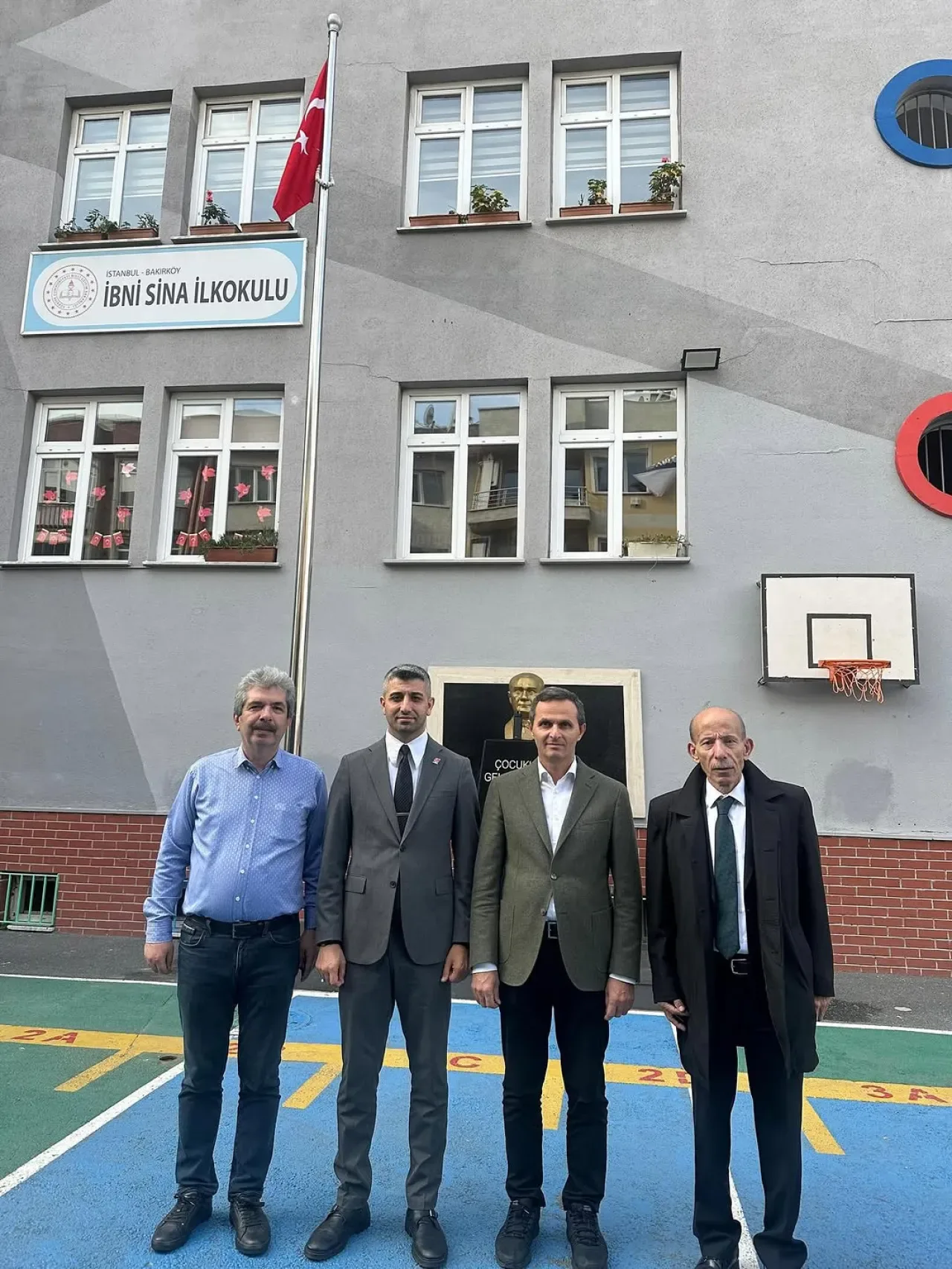 CHP Bakırköy İlçe Başkanlığı, 24 Kasım Öğretmenler Günü'nde Okul Ziyaretlerinde Bulundu CHP Bakırköy İlçe Başkanlığı, 24 Kasım Öğretmenler Günü'nde Okul Ziyaretlerinde Bulundu