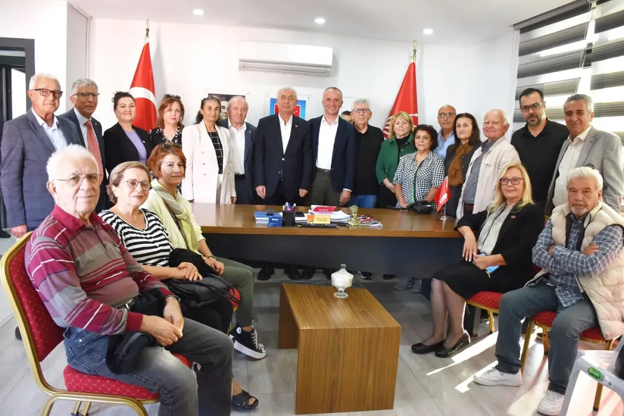 CHP Antalya İl Başkanı Nail Kamacı'ya Ziyaret CHP Antalya İl Başkanı Nail Kamacı'ya Ziyaret