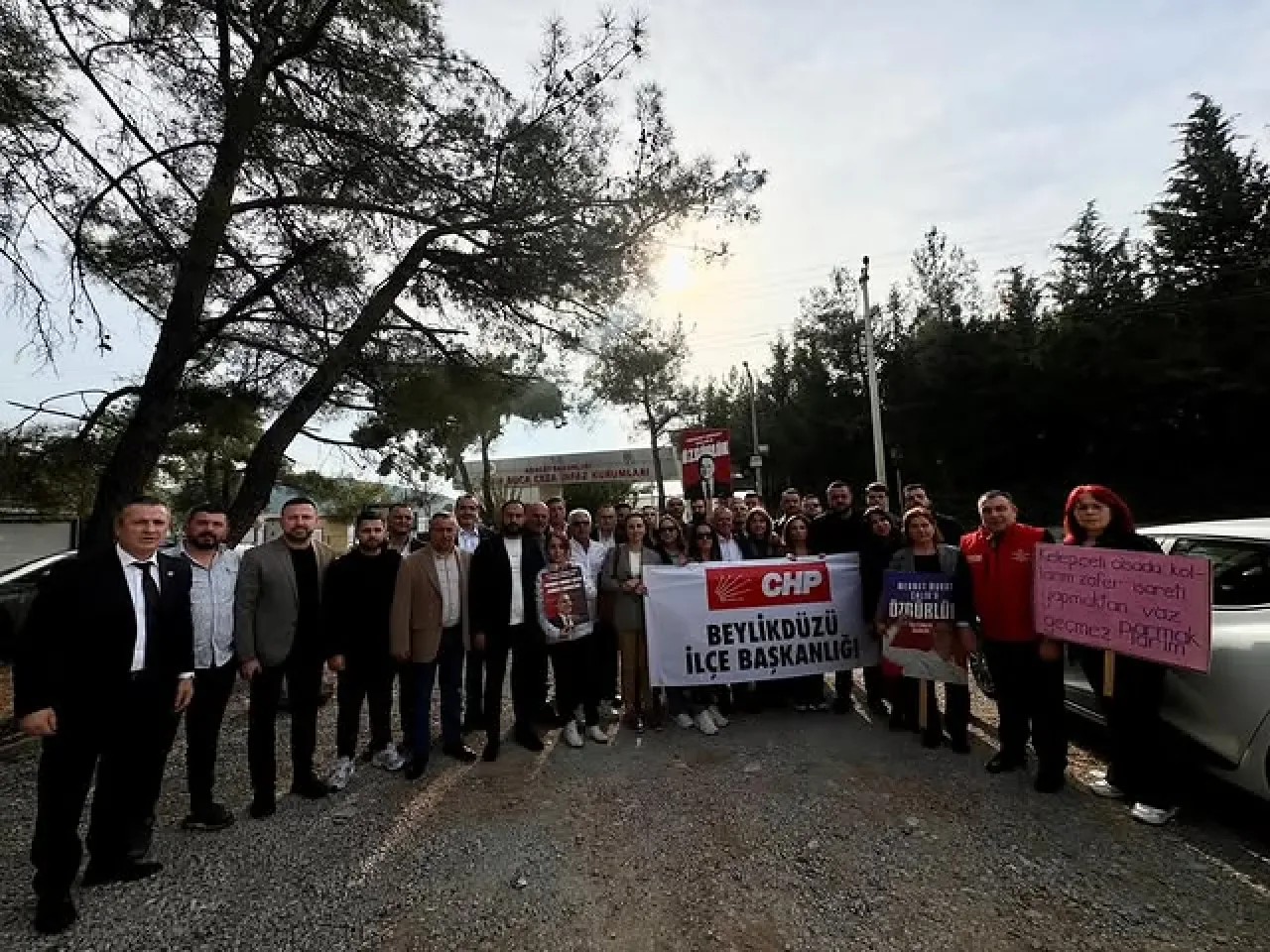 CHP'li Siyasetçilerden Hüküm Giymiş İsme Cezaevi Ziyareği CHP'li Siyasetçilerden Hüküm Giymiş İsme Cezaevi Ziyareği