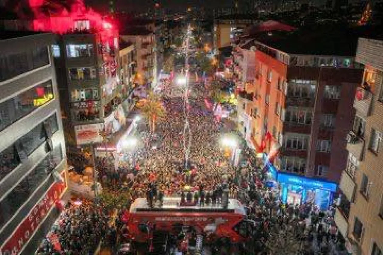 Gaziantep Milletvekili Melih Meriç: Sultangazi'de Adalet ve Demokrasi Yürüyüşü Gaziantep Milletvekili Melih Meriç: Sultangazi'de Adalet ve Demokrasi Yürüyüşü