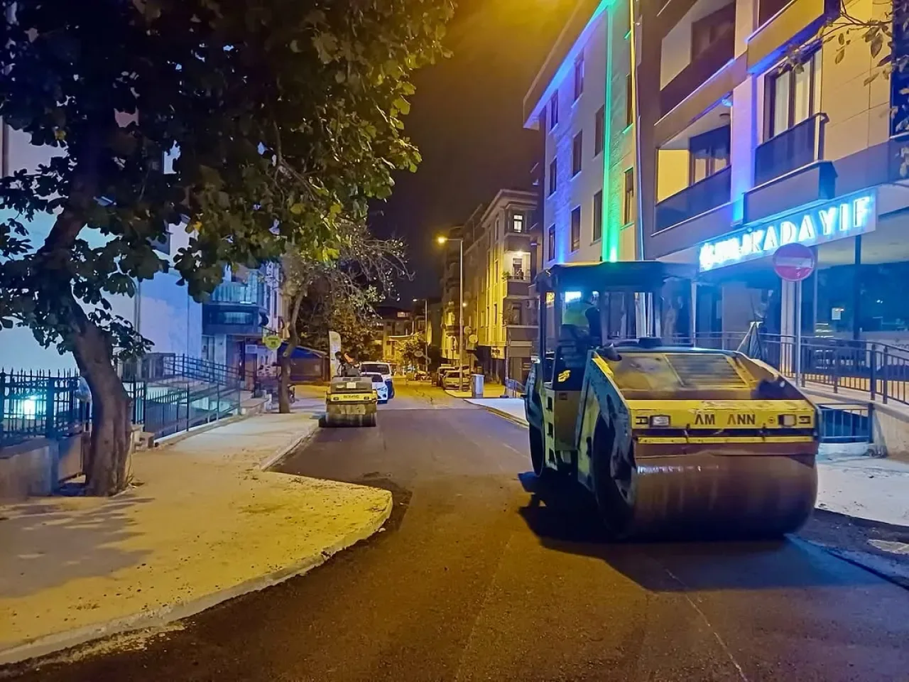 Ümraniye Belediyesi, Kartal Sokak'ta Trafik Akışını Rahatlatacak Çalışma Başlattı Ümraniye Belediyesi, Kartal Sokak'ta Trafik Akışını Rahatlatacak Çalışma Başlattı