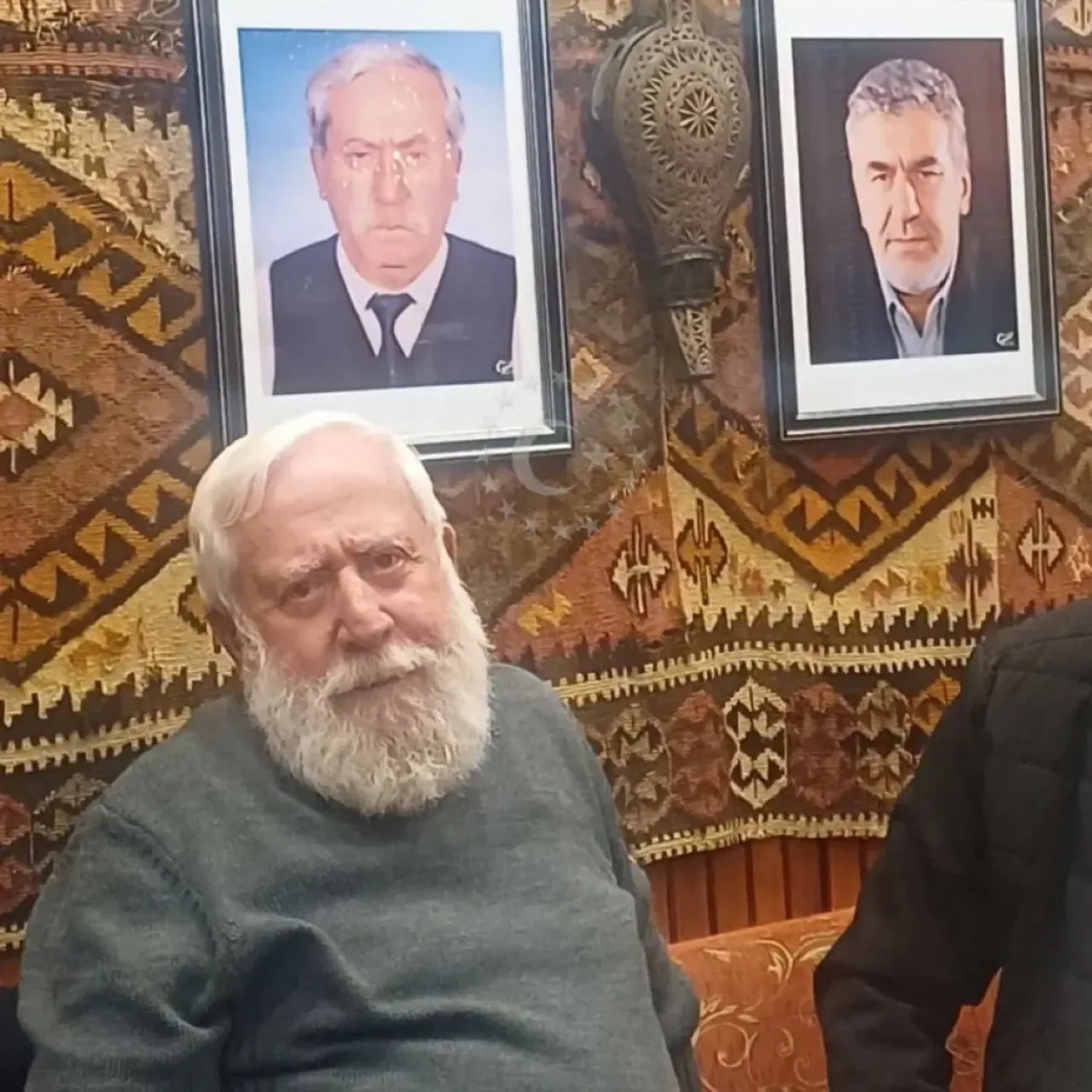 Kurtlar Vadisi'nin Duran'ı ve Seyfo Dayı 22 Yıl Sonra Aynı Mekanda Kurtlar Vadisi'nin Duran'ı ve Seyfo Dayı 22 Yıl Sonra Aynı Mekanda