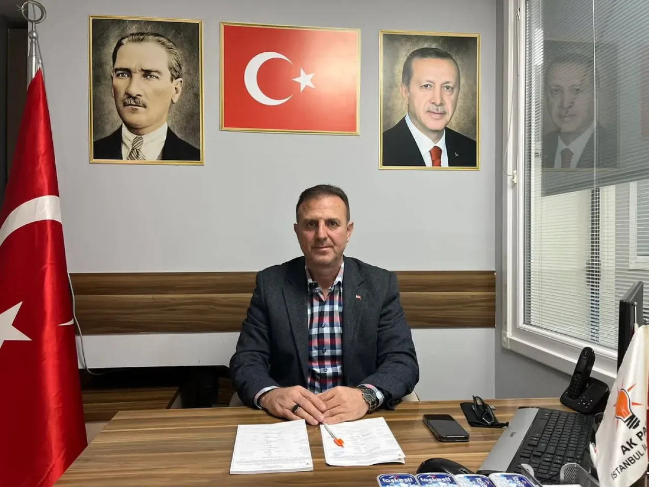AK Parti Ümraniye İlçe Başkanlığı'nda Vatandaş Nöbetçisi Görevine Başladı AK Parti Ümraniye İlçe Başkanlığı'nda Vatandaş Nöbetçisi Görevine Başladı