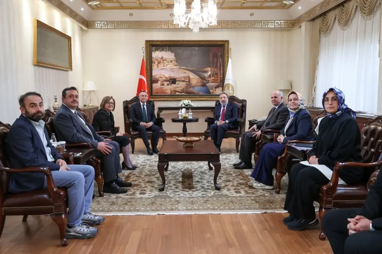 Gaziantep Valisi ve Büyükşehir Belediye Başkanı, Diyanet İşleri Başkanı'nı Ziyaret Etti Gaziantep Valisi ve Büyükşehir Belediye Başkanı, Diyanet İşleri Başkanı'nı Ziyaret Etti