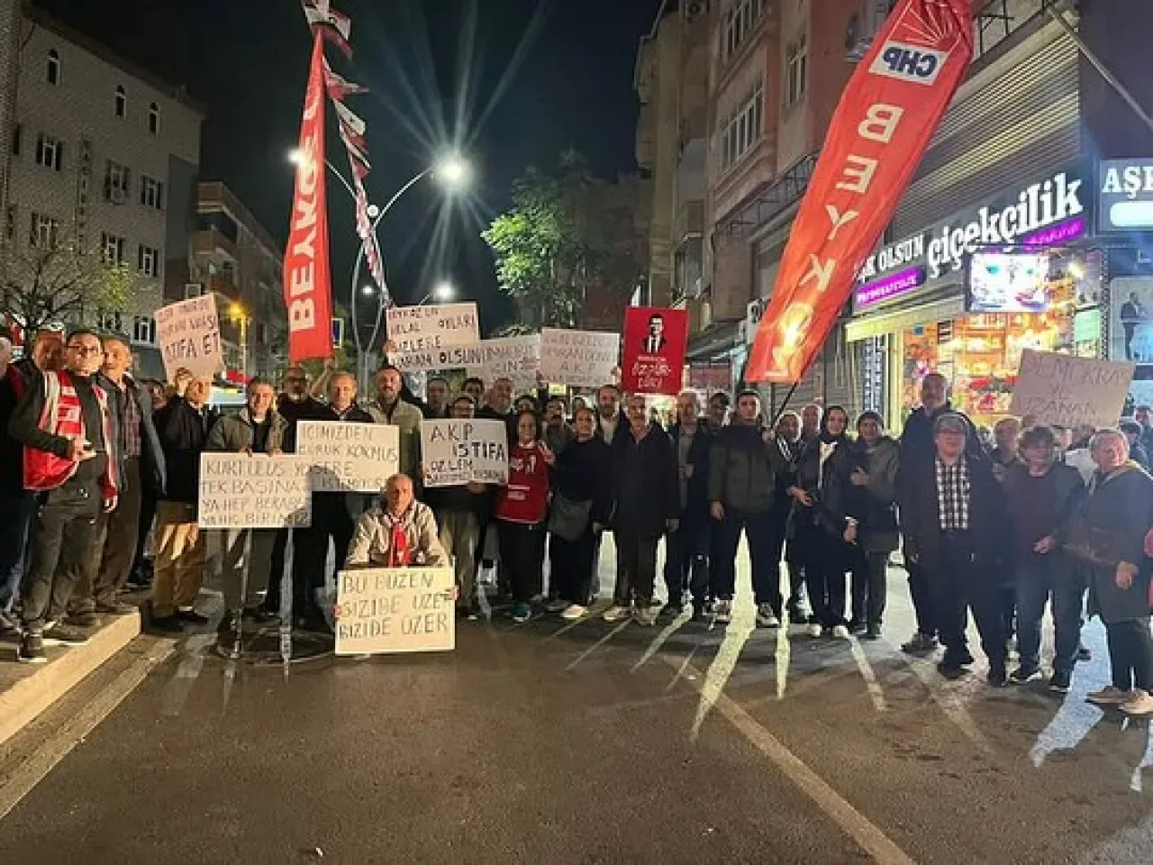 CHP Beykoz Gençlik Kolları Sultangazi'deki Mitinge Katıldı CHP Beykoz Gençlik Kolları Sultangazi'deki Mitinge Katıldı