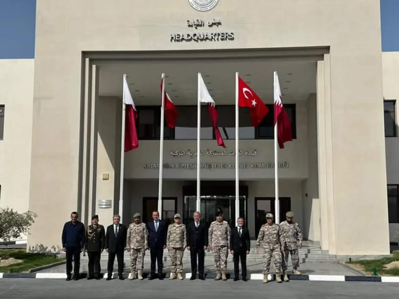 Türk Askeri, Katar'daki Müşterek Kuvvetler Komutanlığı'nda Ziyaret Edildi Türk Askeri, Katar'daki Müşterek Kuvvetler Komutanlığı'nda Ziyaret Edildi
