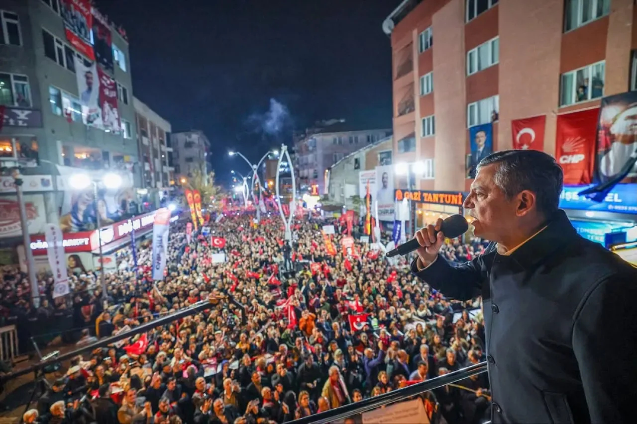 Ekrem İmamoğlu ve Yol Arkadaşları İçin Mücadele Sözü: "Görevlerine Dönene Kadar Durmayacağız" Ekrem İmamoğlu ve Yol Arkadaşları İçin Mücadele Sözü: "Görevlerine Dönene Kadar Durmayacağız"