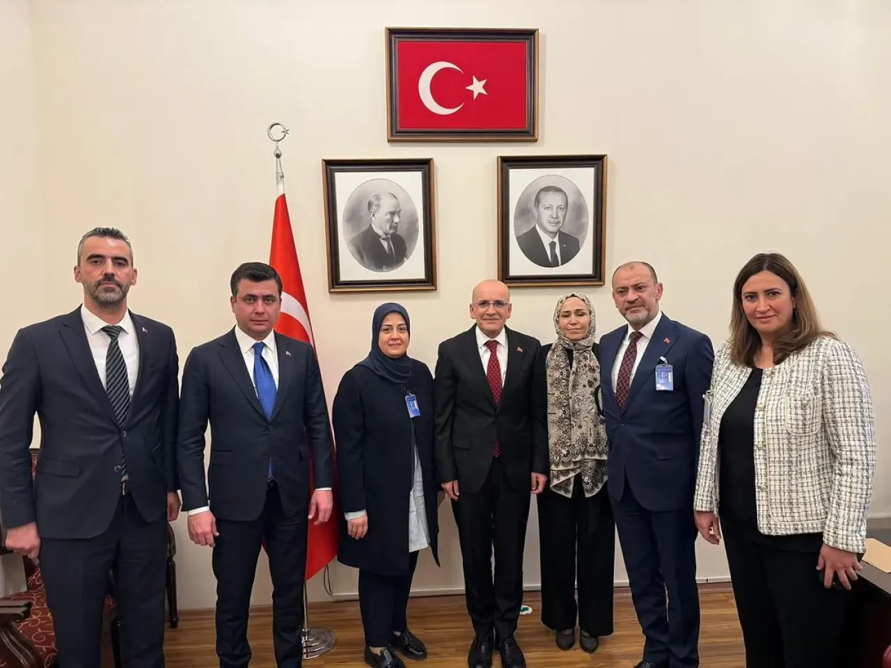 Yenimahalle AK Parti İlçe Başkanlığı, Hazine ve Maliye Bakanı Mehmet Şimşek'i Ziyaret Etti Yenimahalle AK Parti İlçe Başkanlığı, Hazine ve Maliye Bakanı Mehmet Şimşek'i Ziyaret Etti