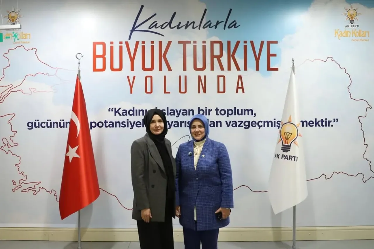 AK Partili Milletvekili'nden Bakan Eşine Ziyaret AK Partili Milletvekili'nden Bakan Eşine Ziyaret