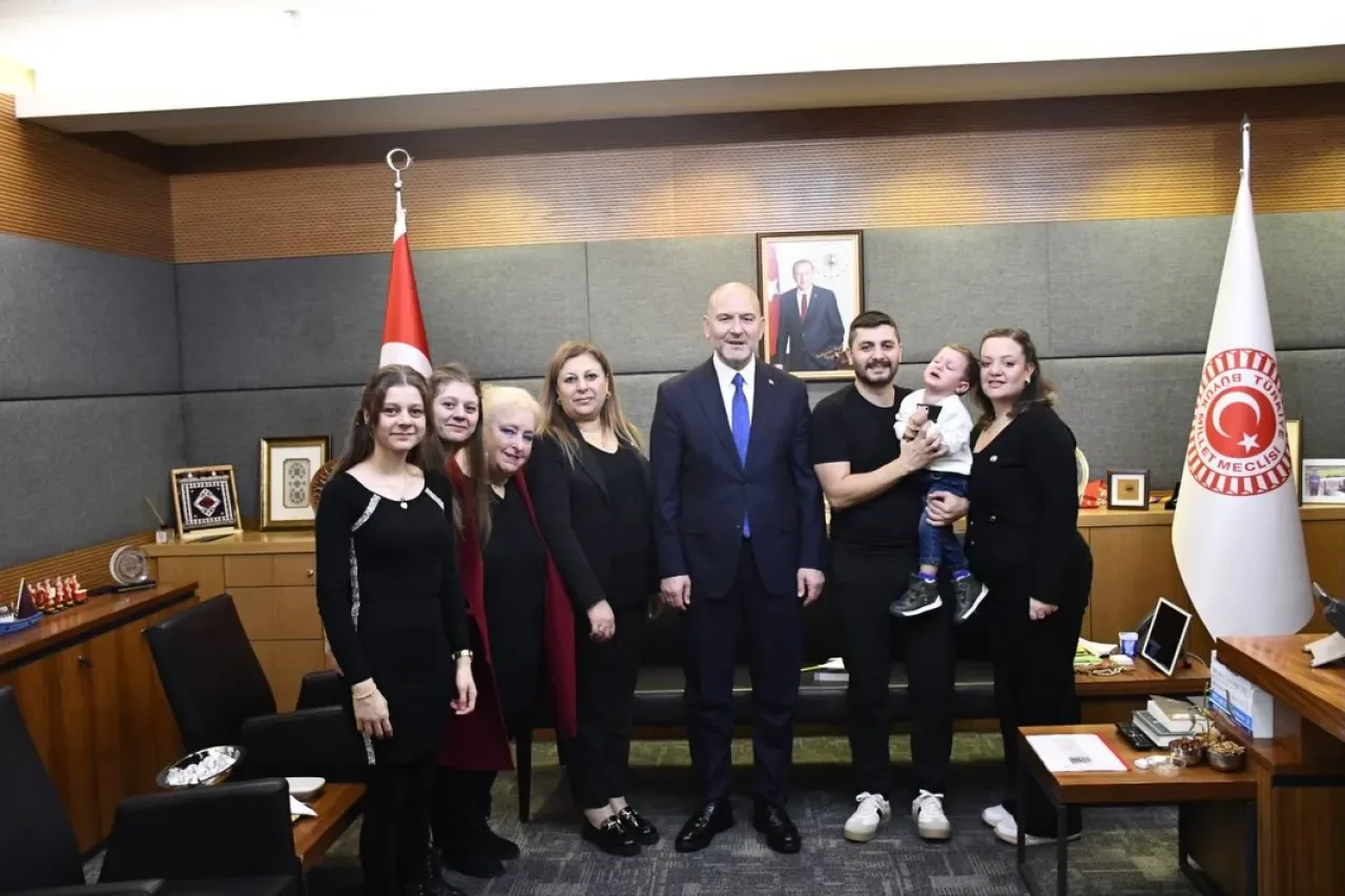 AK Partili Soylu'dan Meclis'te Önemli Ziyaret ve Sohbet AK Partili Soylu'dan Meclis'te Önemli Ziyaret ve Sohbet