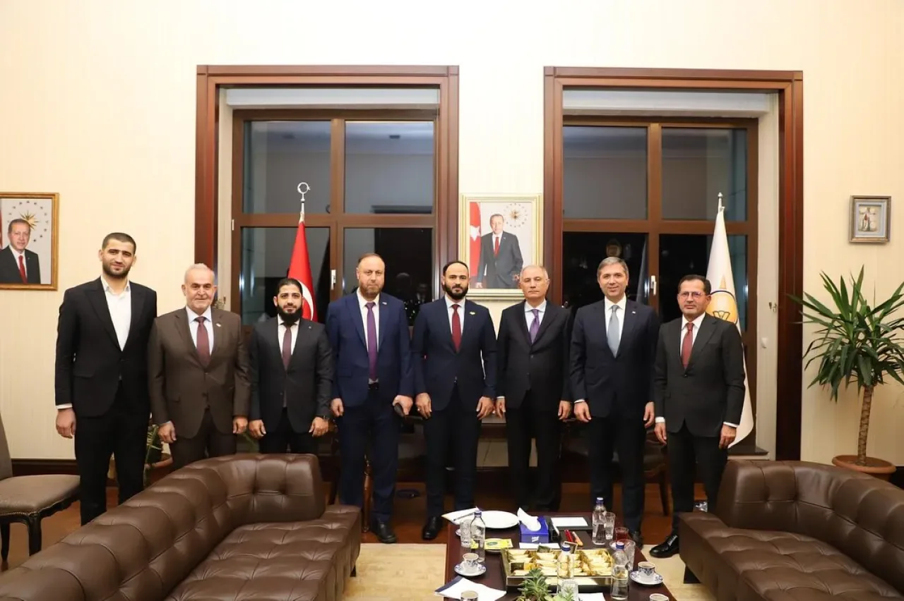 AK Parti'den Halep Valisi ile Önemli Görüşme: Suriye'nin Toprak Bütünlüğü Vurgulandı AK Parti'den Halep Valisi ile Önemli Görüşme: Suriye'nin Toprak Bütünlüğü Vurgulandı