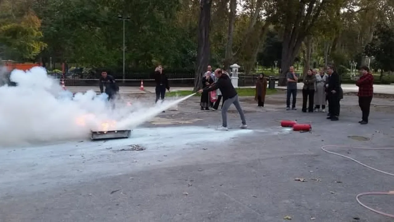 İstanbul'daki Müzelerde Yangın Tatbikatı Eğitimi İstanbul'daki Müzelerde Yangın Tatbikatı Eğitimi