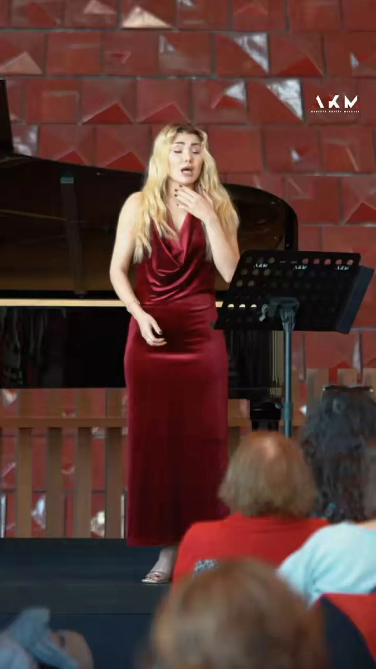Türk Telekom Prime Kahve Konserleri'nde Beste Aslan ve Görkem İbrahim Özcan Sahne Aldı Türk Telekom Prime Kahve Konserleri'nde Beste Aslan ve Görkem İbrahim Özcan Sahne Aldı