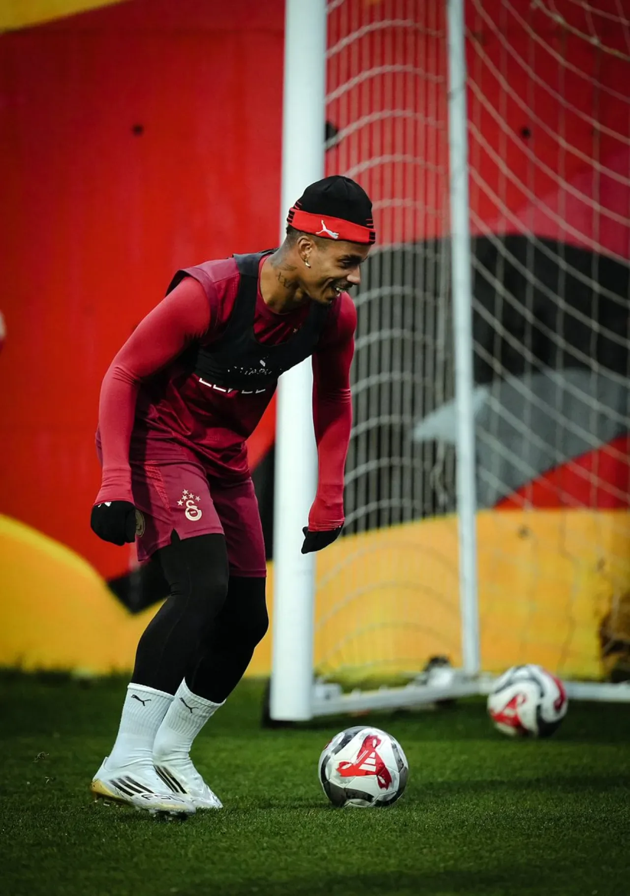 Galatasaray'ın Gençlerbirliği Hazırlık Maçı Heyecanı Galatasaray'ın Gençlerbirliği Hazırlık Maçı Heyecanı