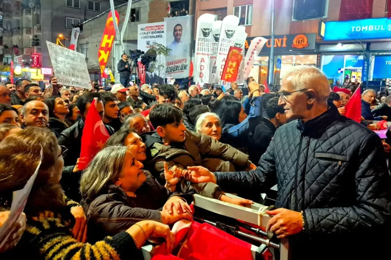 CHP'li Yüksel Mansur Kılınç'tan Sultangazi'de Coşkulu Miting CHP'li Yüksel Mansur Kılınç'tan Sultangazi'de Coşkulu Miting