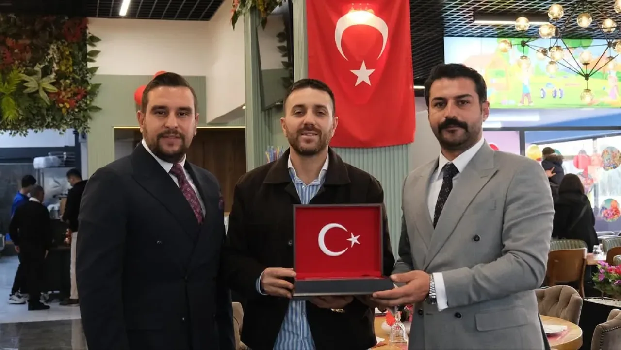 Gölbaşı MHP'den Yeni Açılan İşletmeye Ziyaret Gölbaşı MHP'den Yeni Açılan İşletmeye Ziyaret