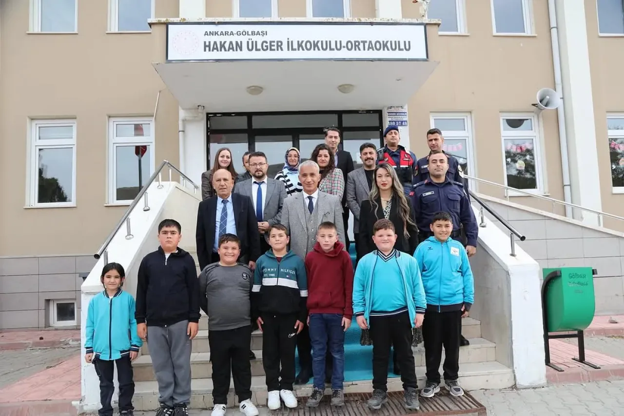 Gölbaşı'nda Hakan Ülger İlk Ortaokulu'na Anlamlı Ziyaret Gölbaşı'nda Hakan Ülger İlk Ortaokulu'na Anlamlı Ziyaret