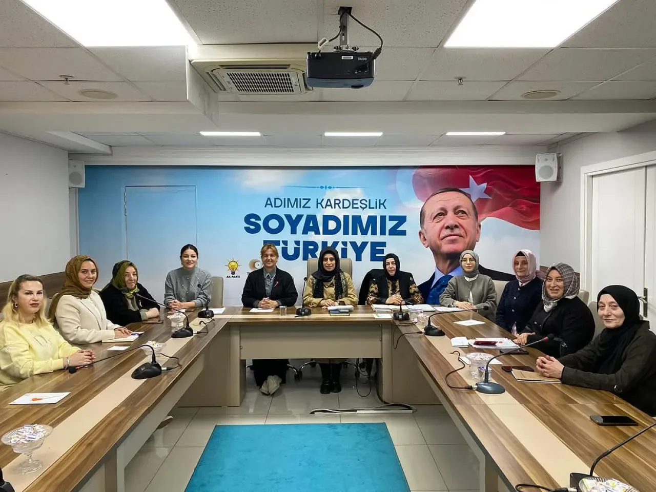 AK Parti Ümraniye Kadın Kolları Mahalle Başkanlarıyla Yönetim Kurulu Toplantısı Düzenledi AK Parti Ümraniye Kadın Kolları Mahalle Başkanlarıyla Yönetim Kurulu Toplantısı Düzenledi