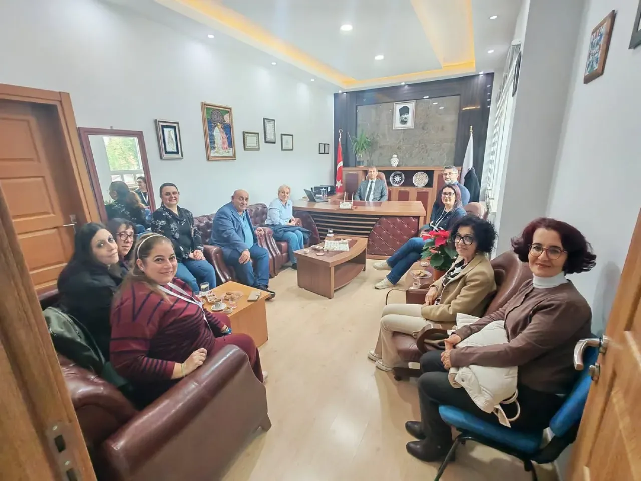 Bursa Tuna İlkokulu'nda Uluslararası Eğitim İş Birliği: İtalyan Eğitimciler Misafir Oldu Bursa Tuna İlkokulu'nda Uluslararası Eğitim İş Birliği: İtalyan Eğitimciler Misafir Oldu