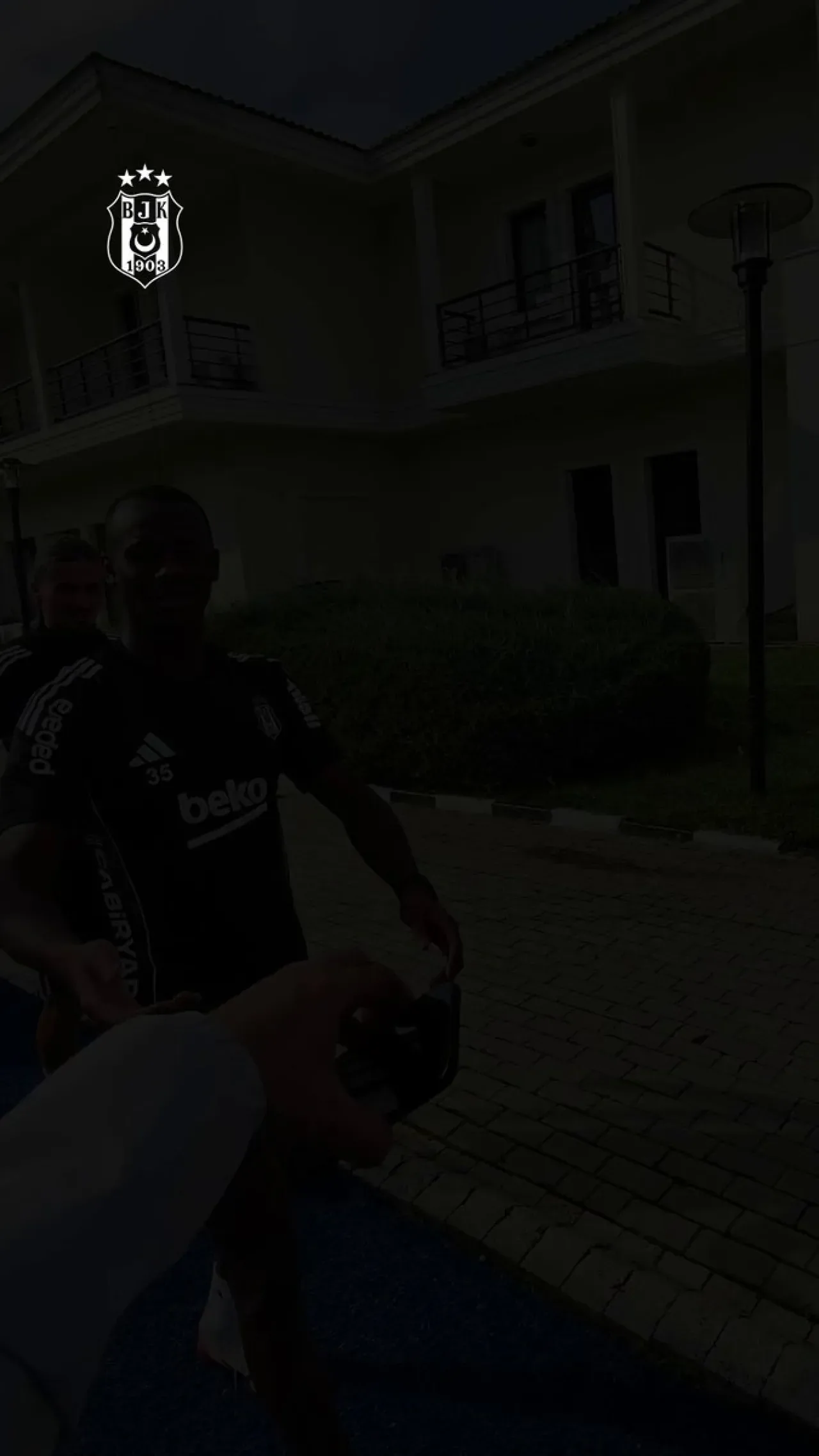 Beşiktaş Spor Kulübü'nün Tarihi ve Efsanevi Fotoğrafları Taraftarları Duygulandırdı Beşiktaş Spor Kulübü'nün Tarihi ve Efsanevi Fotoğrafları Taraftarları Duygulandırdı