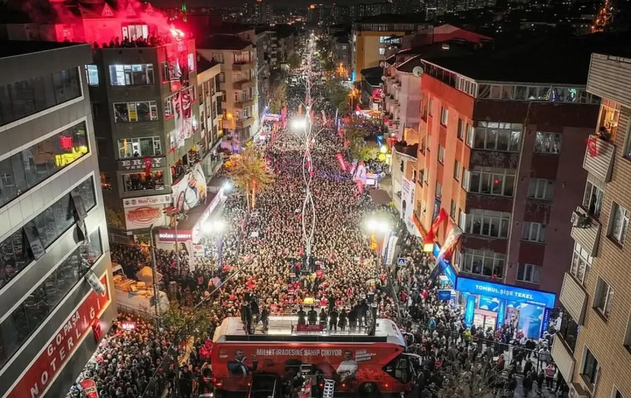 İstanbul Sultangazi'de "Millet İradesine Sahip Çıkıyor" Mitingi Düzenlendi İstanbul Sultangazi'de "Millet İradesine Sahip Çıkıyor" Mitingi Düzenlendi